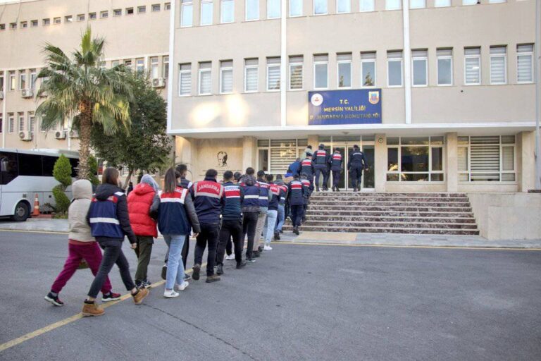 Mersin’de Siber Dolandırıcılara Jandarma Operasyonu