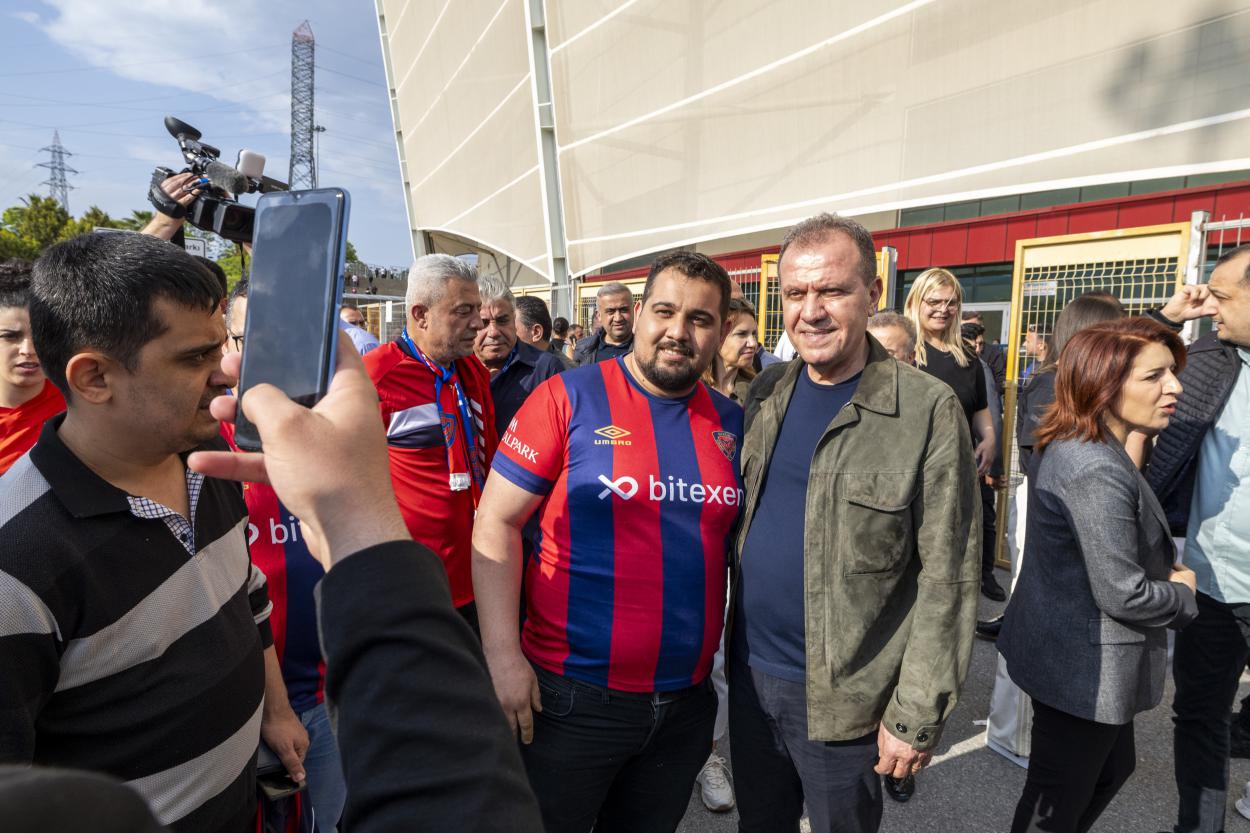 Başkan Seçer Şehrin Takımını Yalnız Bırakmadı